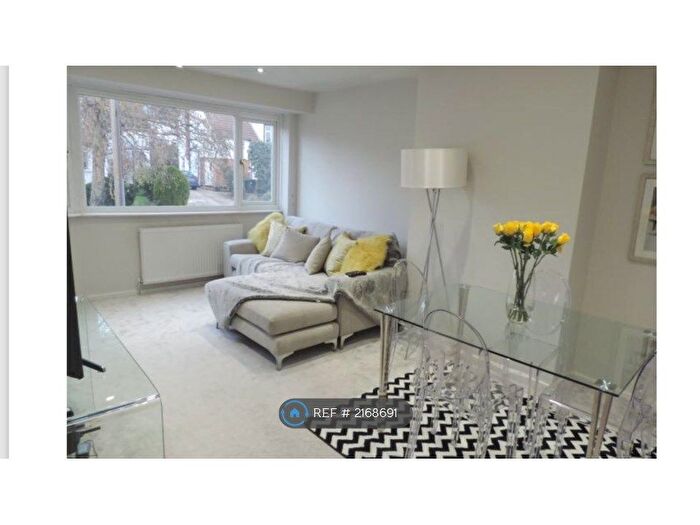 2 Bedroom Maisonette To Rent In Chauncy Avenue, Potters Bar, EN6