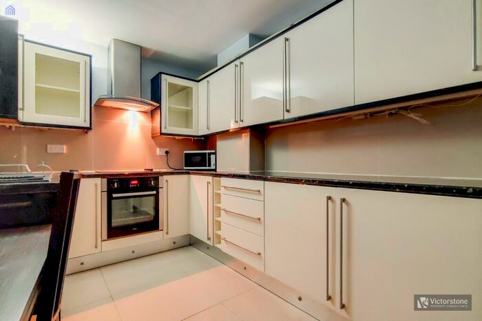 Studio To Rent In Whitechapel Road, Whitechapel, London, E1