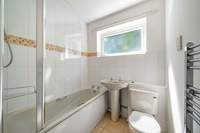 2 Bedroom Apartment To Rent In Jordans Close, Guildford, GU1