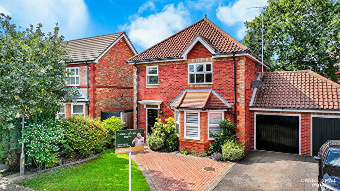3 Bedroom Detached House For Sale In Reeves Close, Langdon Hills, SS16