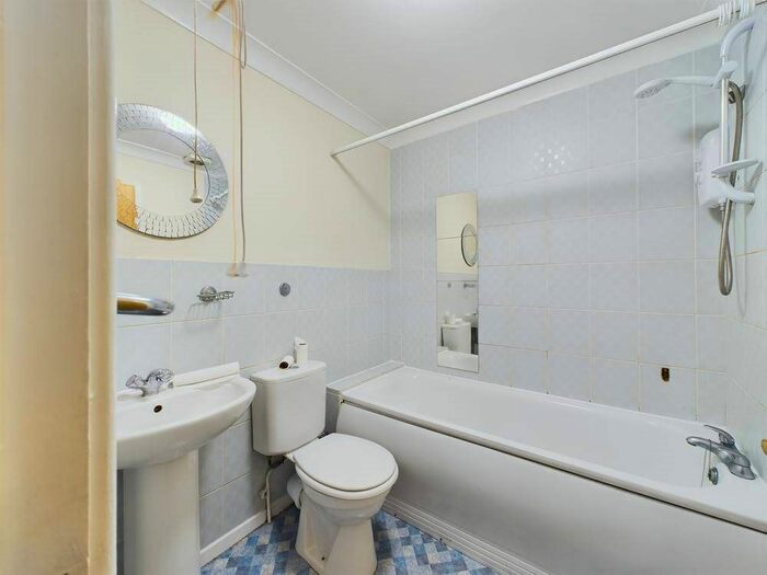 1 Bedroom Property To Rent In Lysons Avenue, Linden, Gloucester, GL1