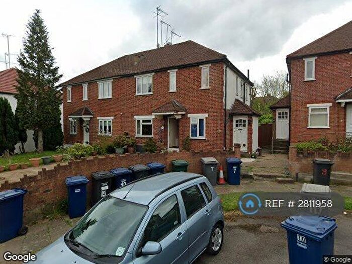 2 Bedroom Maisonette To Rent In Huntly Drive, London, N3