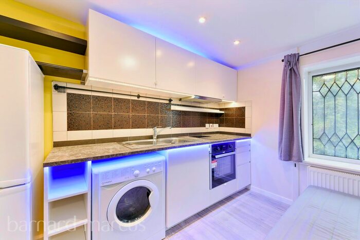 1 Bedroom Flat To Rent In Sunbury Way, Hanworth, Feltham, TW13
