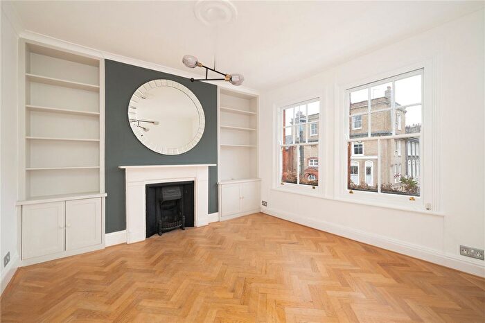 2 Bedroom Flat For Sale In Queenstown Road, London, SW8