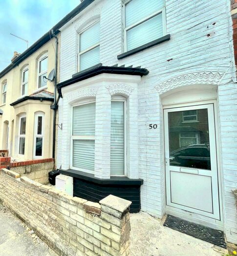 3 Bedroom Terraced House To Rent In Belmont Road, Reading, Berkshire, RG30