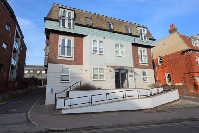 2 Bedroom Flat To Rent In Bedroom Ground Floor Apartment, Lyons Crescent, Tonbridge, TN9