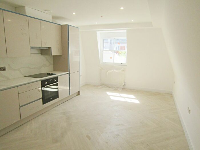 2 Bedroom Flat To Rent In Barnabas Road, Hackney, E9