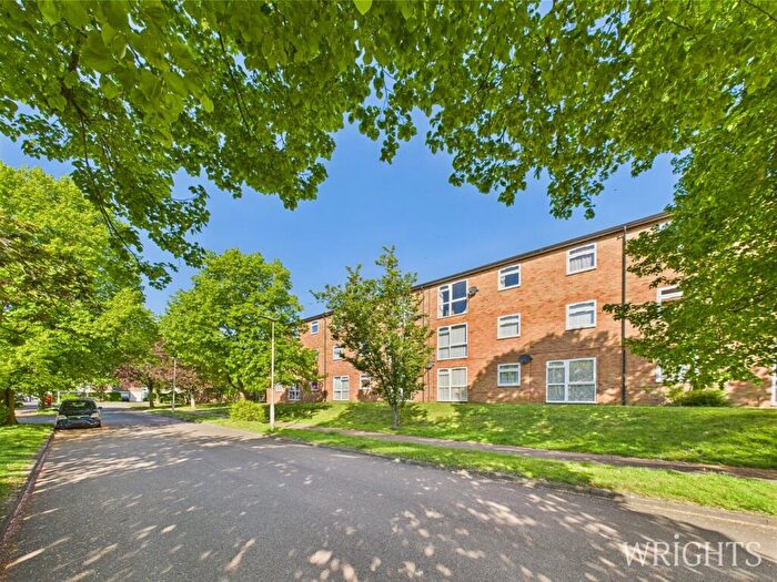 2 Bedroom Flat For Sale In Nettlecroft, Welwyn Garden City, AL7