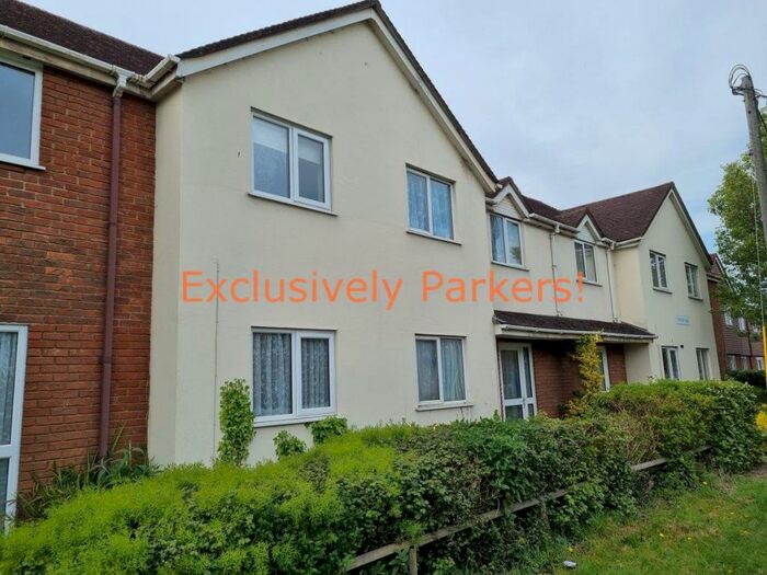 2 Bedroom Flat To Rent In Royston Court, Totton, SO40