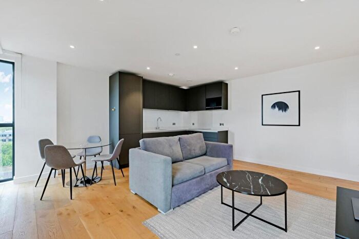 3 Bedroom Apartment To Rent In Luxe Tower, Dock Street, E1