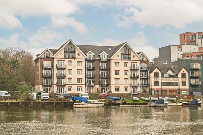 2 Bedroom Flat To Rent In Steadfast Road, Kingston, KT1