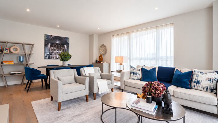 2 Bedroom Flat To Rent In Circus Apartments, London, E14