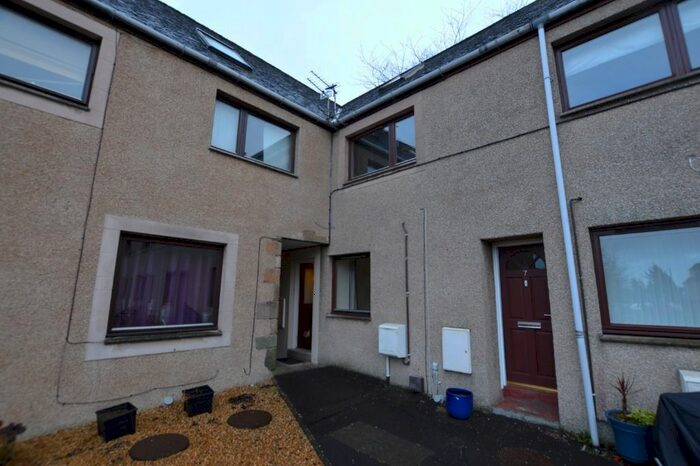 2 Bedroom Town House To Rent In Old Mill Court, Dunfermline, Fife, KY11