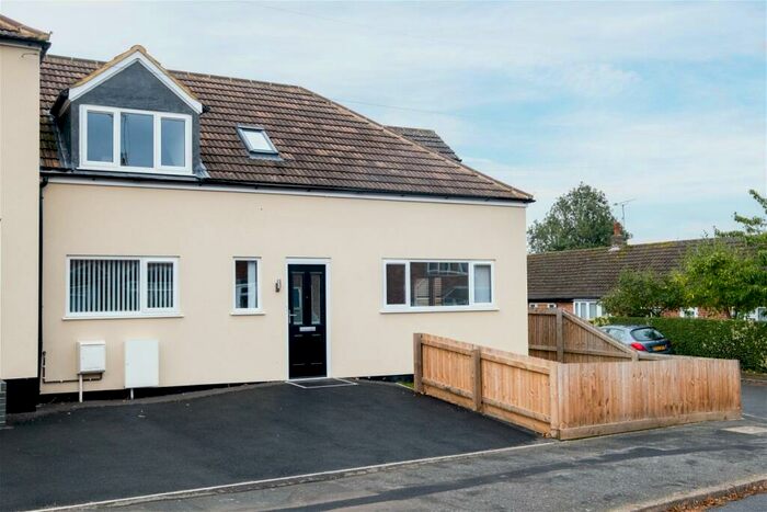 3 Bedroom Semi-Detached House To Rent In Fairfield Road, Oadby, LE2