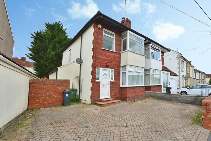 3 Bedroom Semi-Detached House For Sale In New Cheltenham Road, Kingswood, BS15
