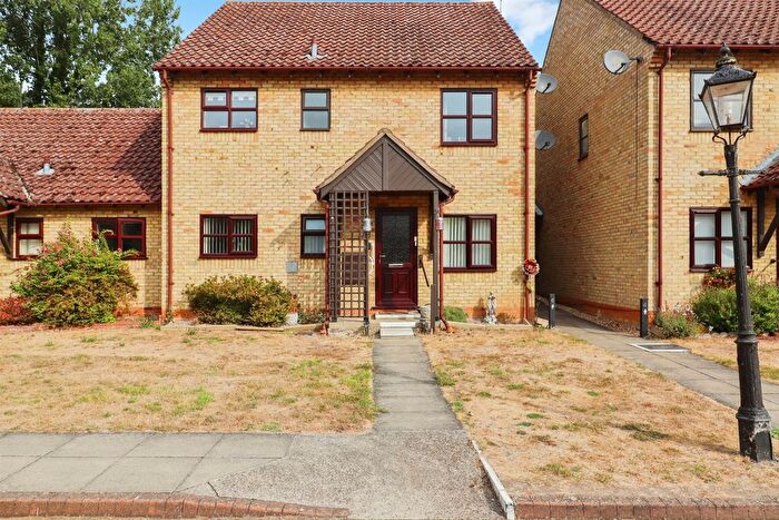 2 Bedroom Flat For Sale In Ship Gardens, Mildenhall, Bury St. Edmunds, IP28