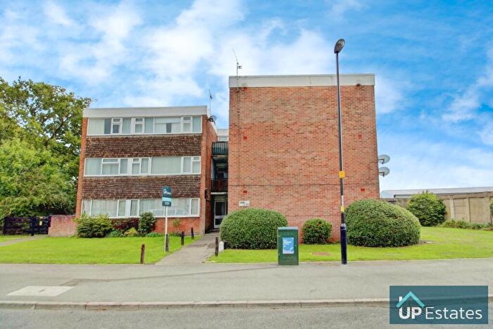 2 Bedroom Apartment For Sale In Yarningale Road, Coventry, CV3