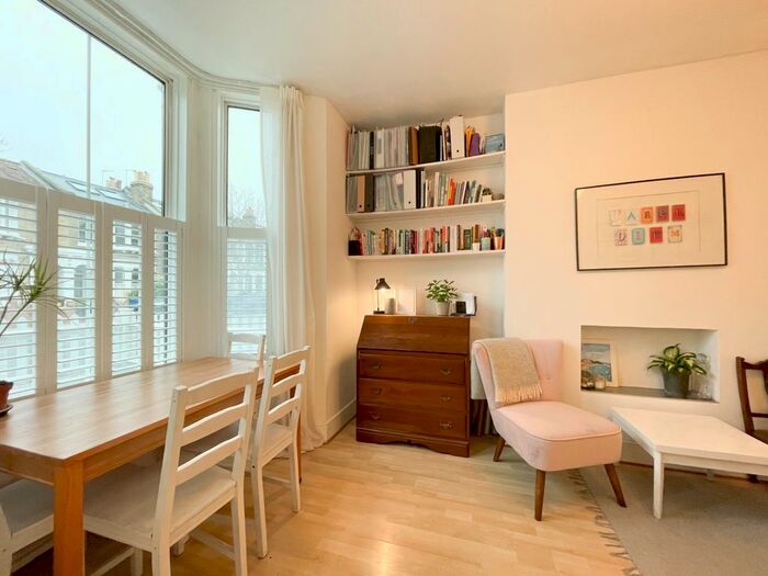 1 Bedroom Flat To Rent In Dulwich Lawn Close, London, SE22