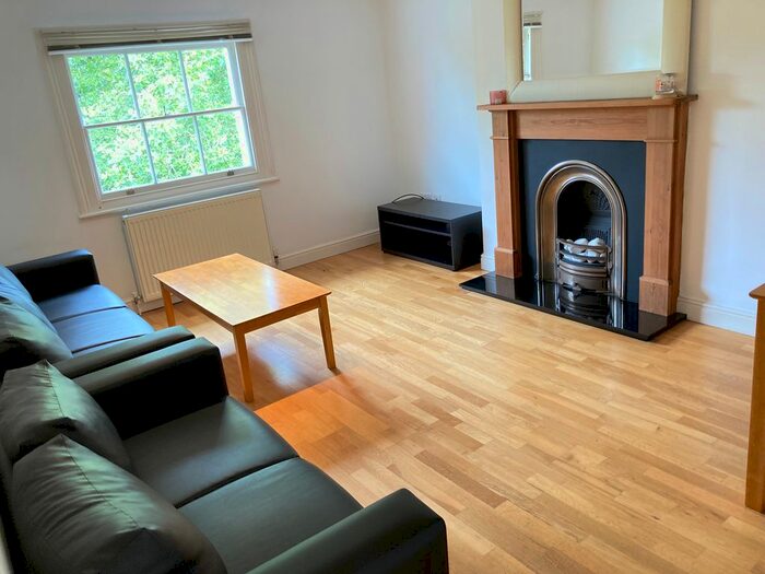2 Bedroom Flat To Rent In Very Near The Common Area, Ealing, W5