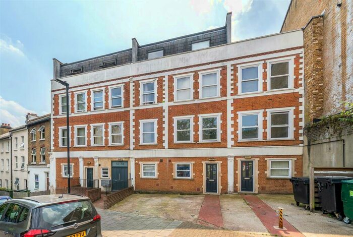 3 Bedroom Flat To Rent In Cotswold Street, West Norwood, SE27