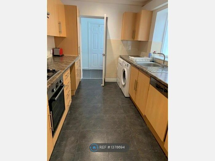 3 Bedroom End Of Terrace House To Rent In Crozier Rd, Plymouth, PL4