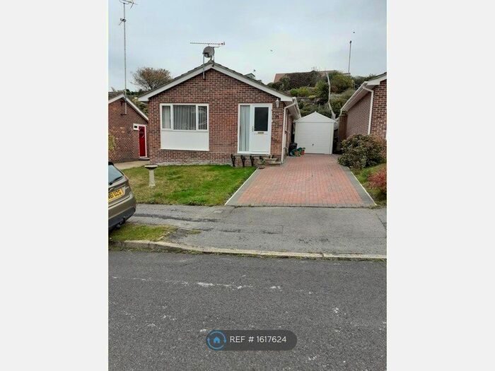 2 Bedroom Bungalow To Rent In The Vale, Hythe, Southampton, SO45