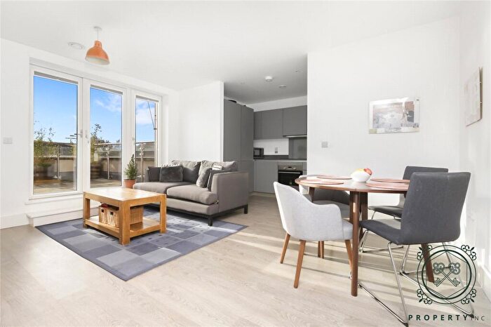 3 Bedroom Penthouse For Sale In Scotland Green, Tottenham, London, N17