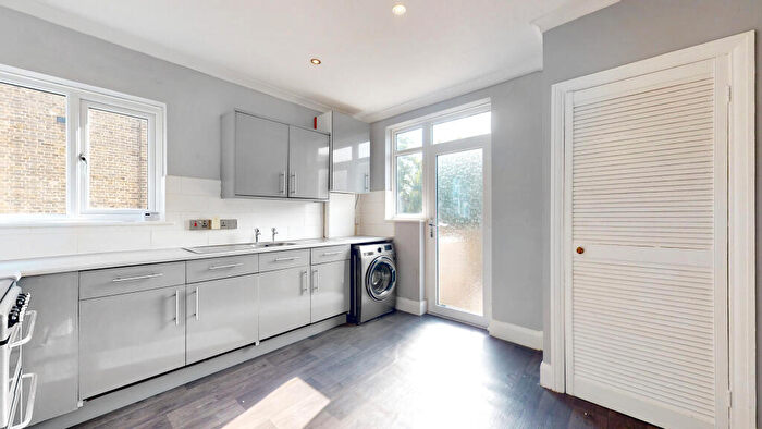 2 Bedroom Bungalow To Rent In Clock House Mews, Beckenham, BR3