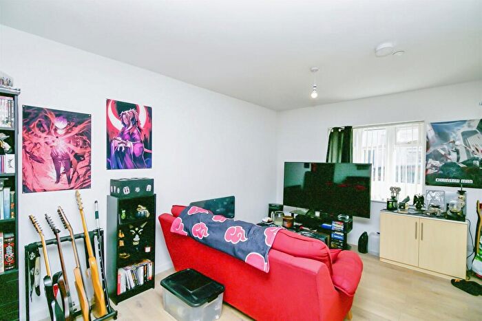 1 Bedroom Flat For Sale In Glebe Street, Penarth, CF64