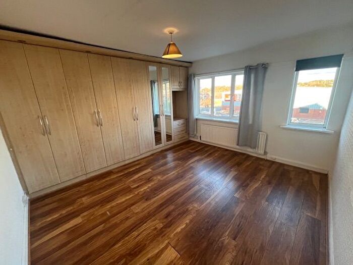 3 Bedroom Flat To Rent In Parsonage Drive, Cofton Hackett, Birmingham, B45