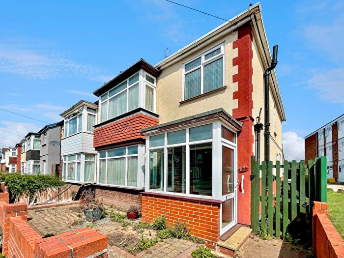 3 Bedroom Semi-Detached House For Sale In Stockingstone Road, Luton, Bedfordshire, LU2