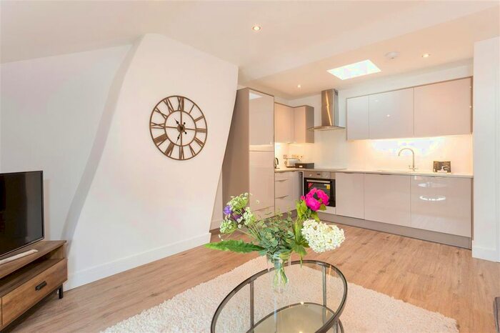 1 Bedroom Flat To Rent In Calthorpe Heights, Southbar Street, Banbury, OX16