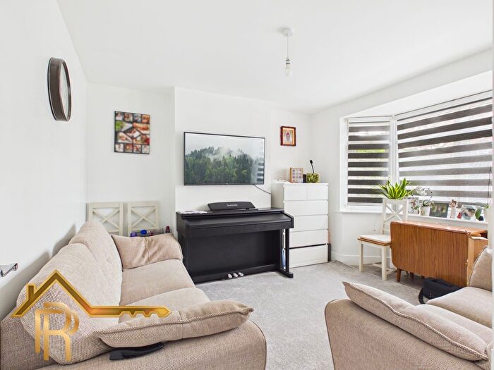 3 Bedroom Terraced House For Sale In Heaton Close, Romford, Essex, RM3