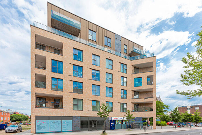 2 Bedroom Apartment For Sale In Matthias Road, London, N16