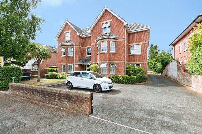 2 Bedroom Flat For Sale In Lowther Road, Bournemouth, BH8