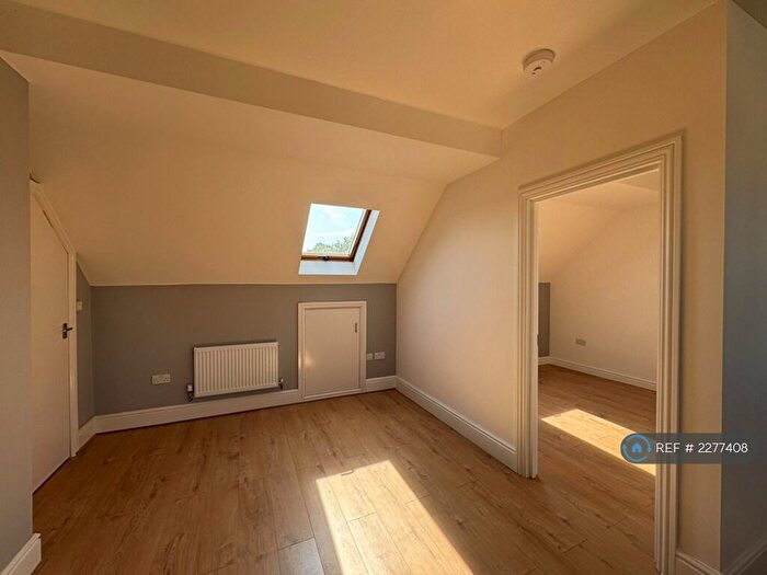 1 Bedroom Flat To Rent In Cranbrook Road, Ilford, IG2