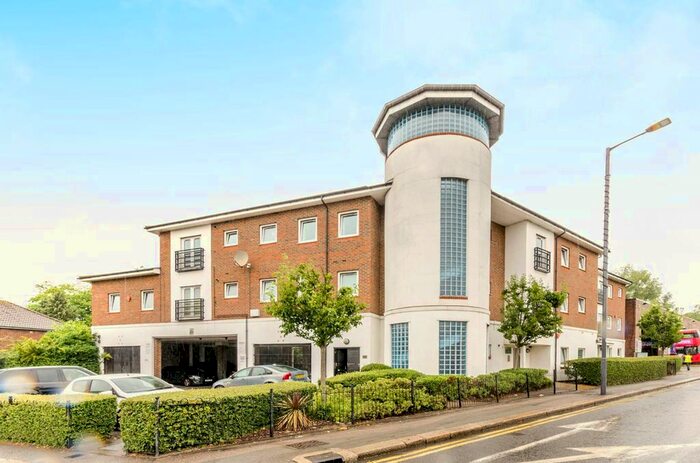 2 Bedroom Flat To Rent In High Road, Harrow Weald, Harrow, HA3