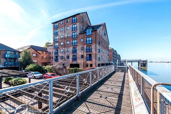 2 Bedroom Flat For Sale In West Street, Gravesend, Kent, DA11