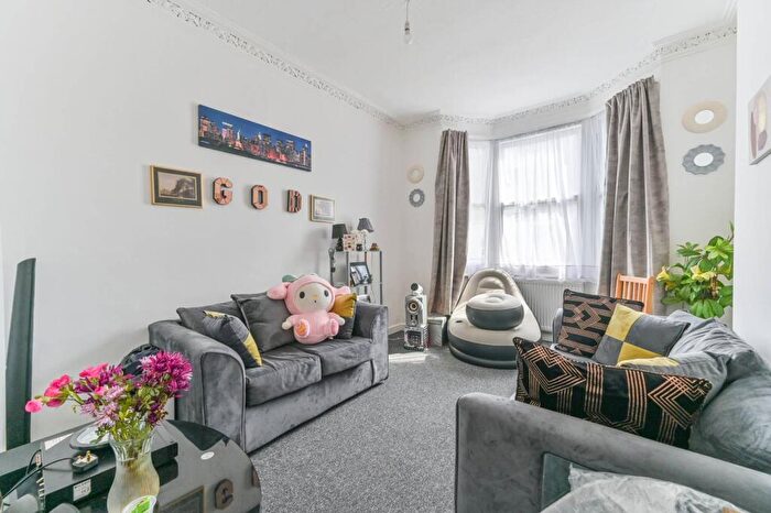 3 Bedroom Terraced House For Sale In Parish Lane, Penge, London, SE20