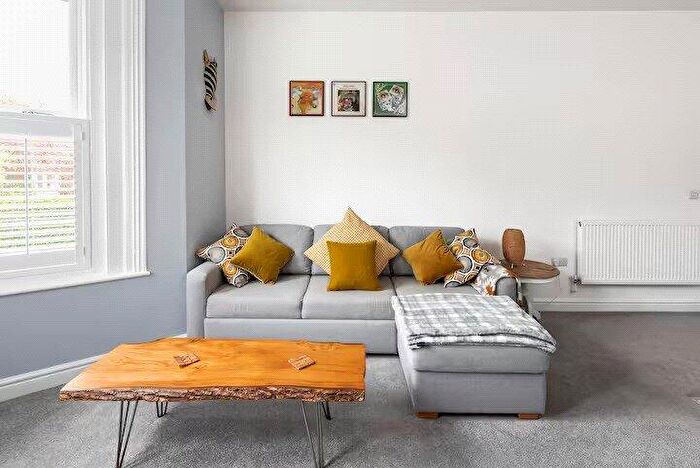 1 Bedroom Apartment For Sale In Trowbridge Road, Bradford On Avon, BA15