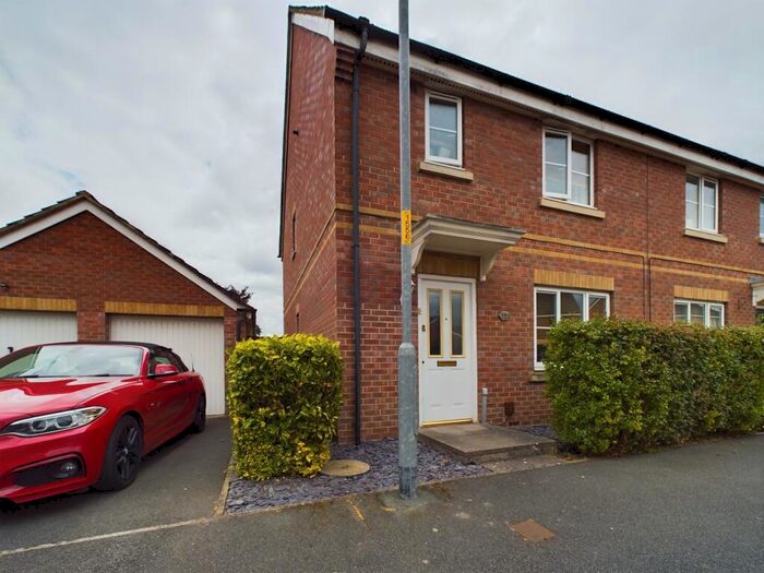 3 Bedroom Semi-Detached House To Rent In Waggoners Way, Hereford, HR2