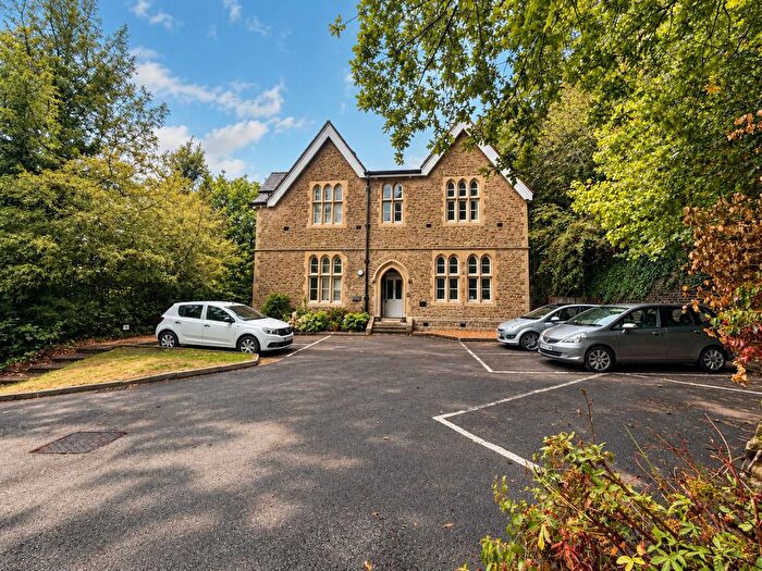 2 Bedroom Flat To Rent In Peperharow Road, Godalming, GU7