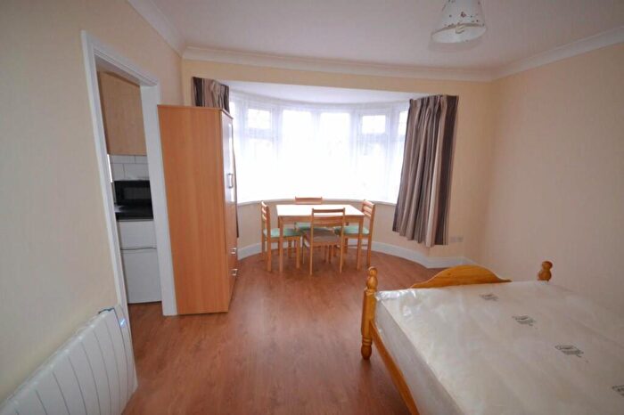 Studio To Rent In Deanscroft Avenue, London, NW9
