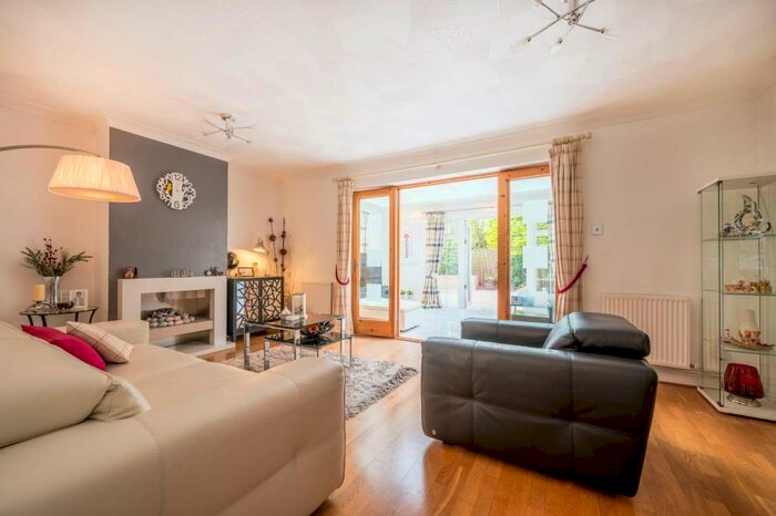 4 Bedroom Detached House To Rent In London Road, Burpham, Guildford, GU4