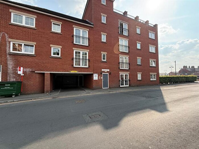 1 Bedroom Apartment For Sale In Waterloo Road, Stalybridge, SK15