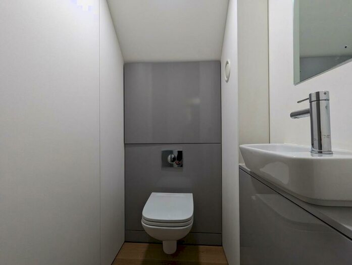 5 Bedroom House For Sale In Sandywell Lane, Salford, M3
