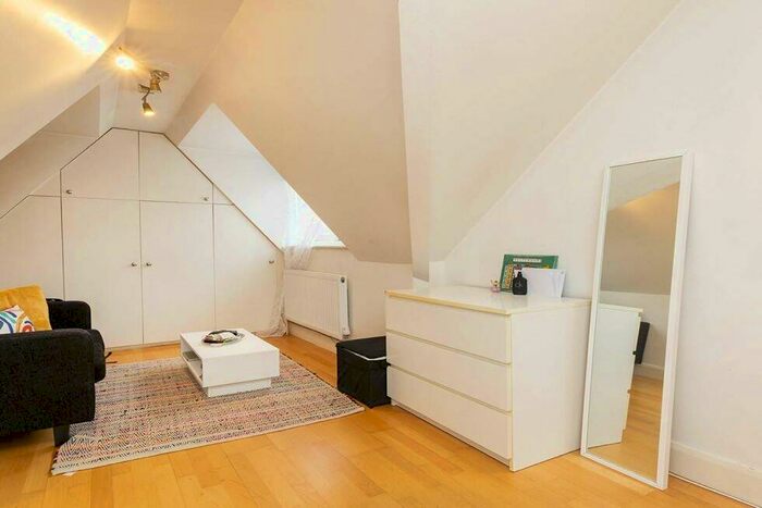 Flat To Rent In Camden Road, Camden, NW1