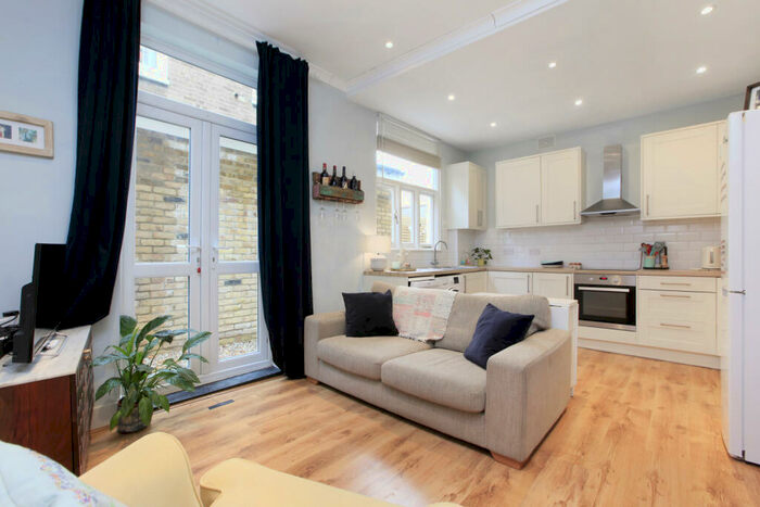 2 Bedroom Flat To Rent In Hazelbourne Road, Clapham South, London, SW12