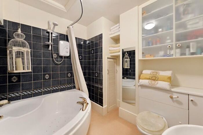 2 Bedroom Flat For Sale In Langham Mansions, Earl's Court Square, Earls Court, London, SW5