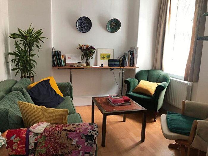 2 Bedroom Flat To Rent In Albert Palace Mansions, SW11